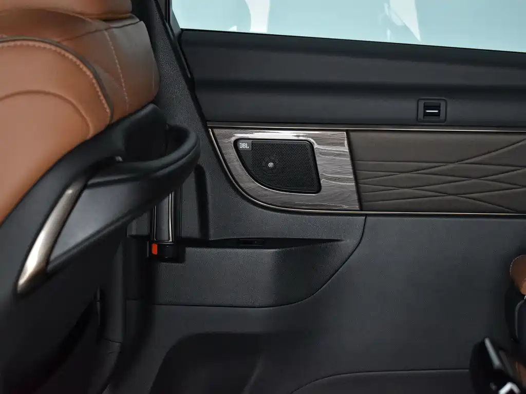 Toyota Vellfire — миниатюра 17