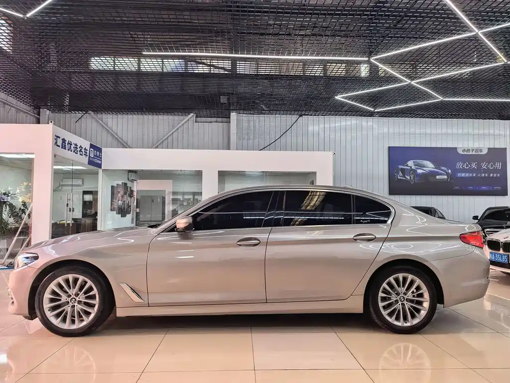 BMW 5 Series — миниатюра 4
