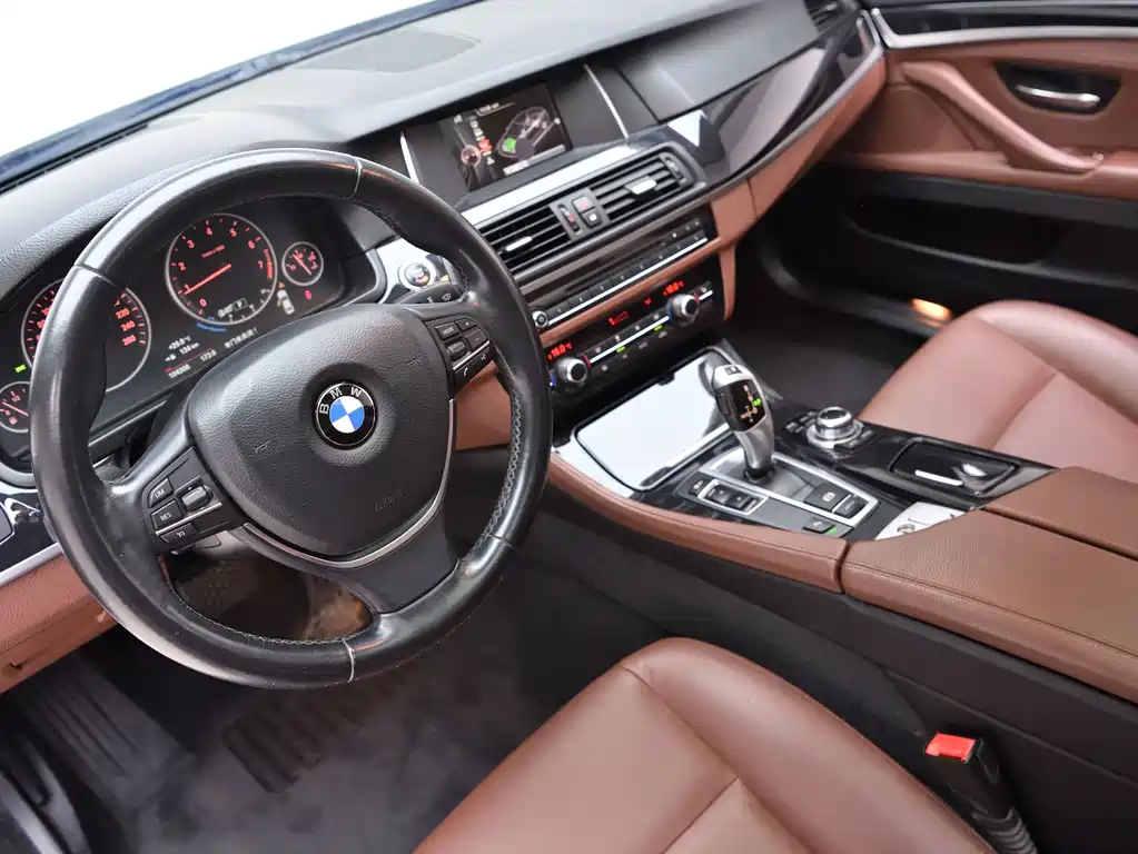 BMW 5 Series — миниатюра 15
