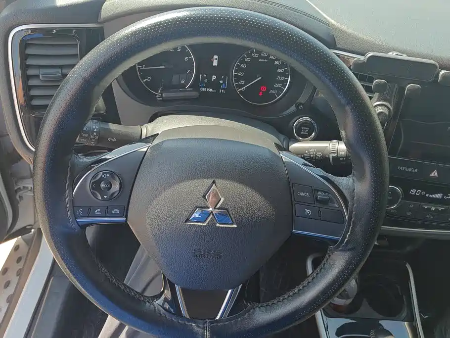 Mitsubishi Outlander — миниатюра 15