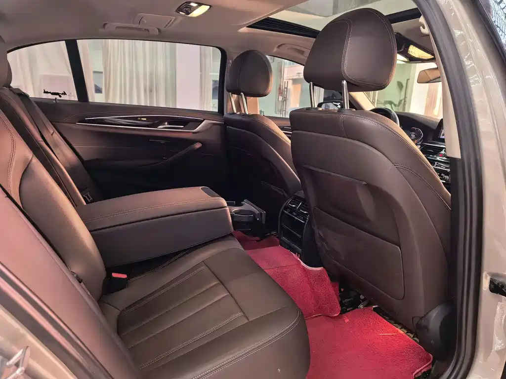 BMW 5 Series — миниатюра 15