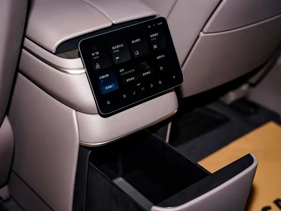 NIO ES8 — миниатюра 34