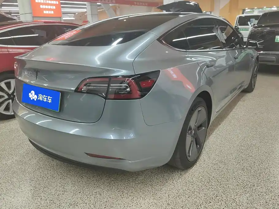 Tesla Model 3 — миниатюра 3