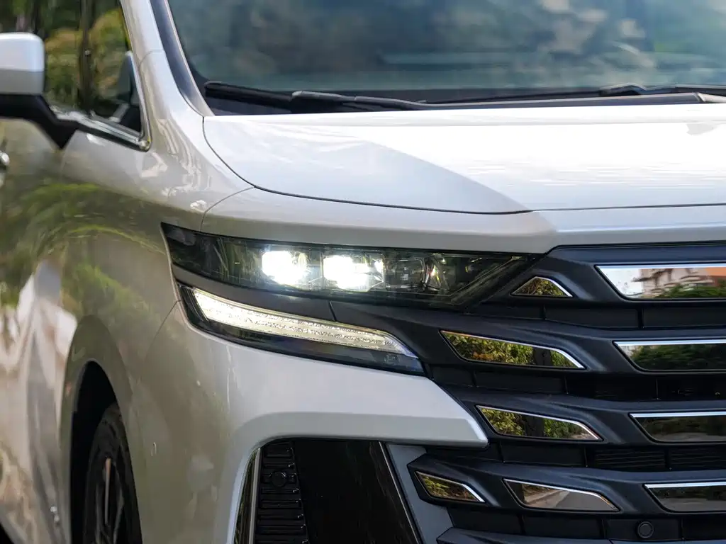 Toyota Vellfire — миниатюра 4
