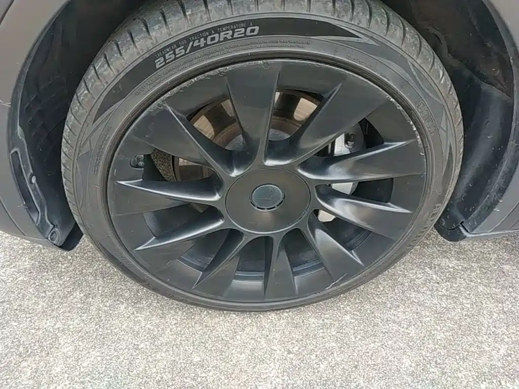 Tesla Model Y — миниатюра 23
