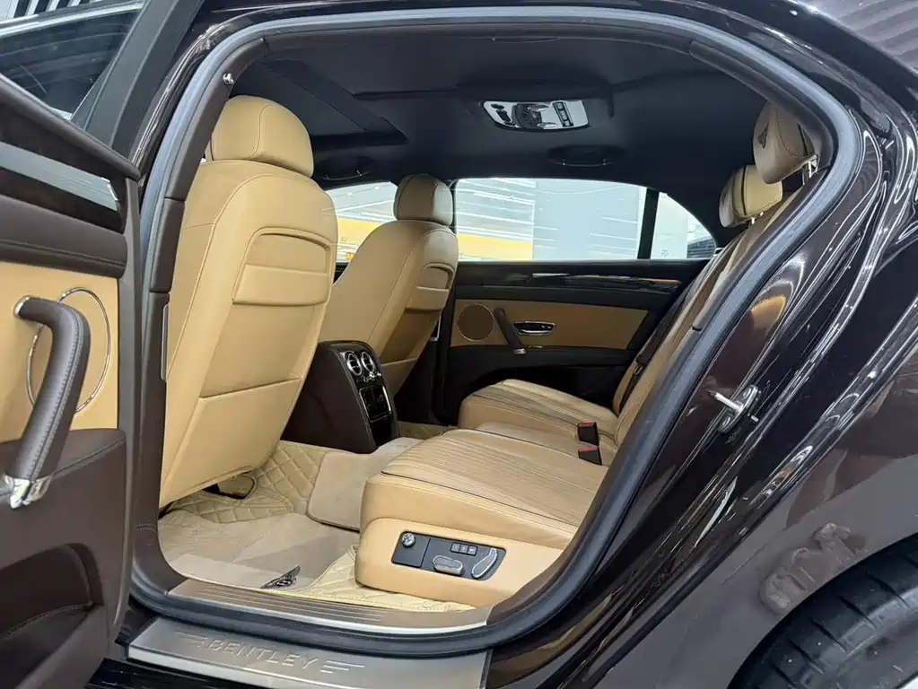 Bentley Flying Spur — миниатюра 6