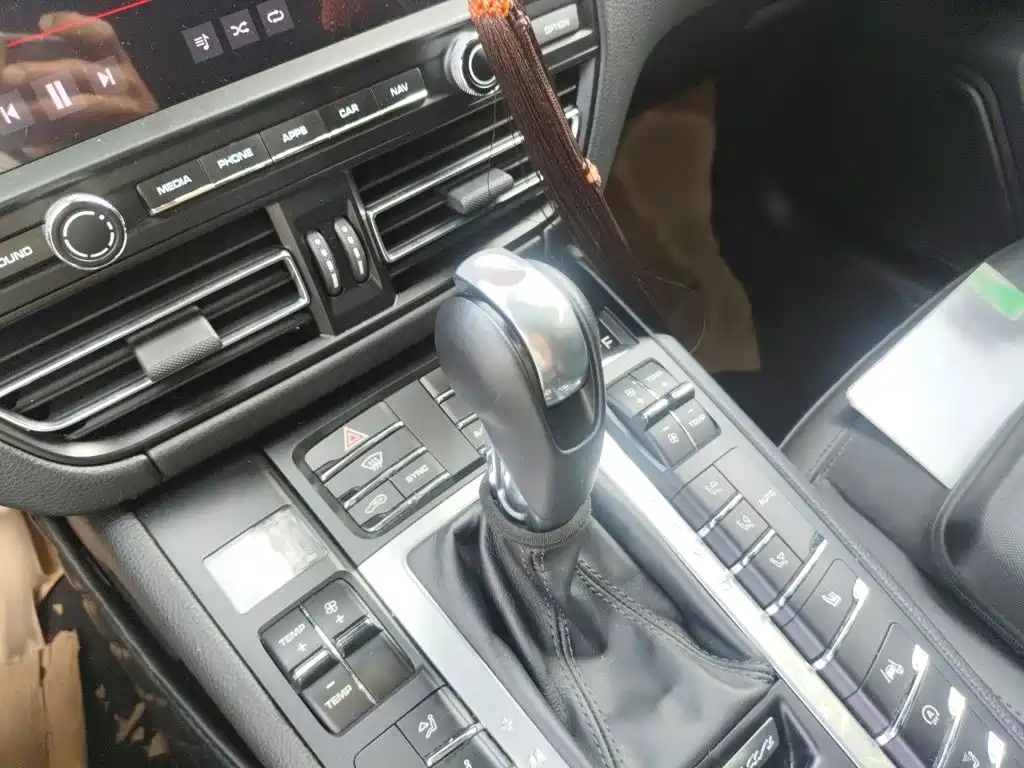 Porsche Macan — миниатюра 7