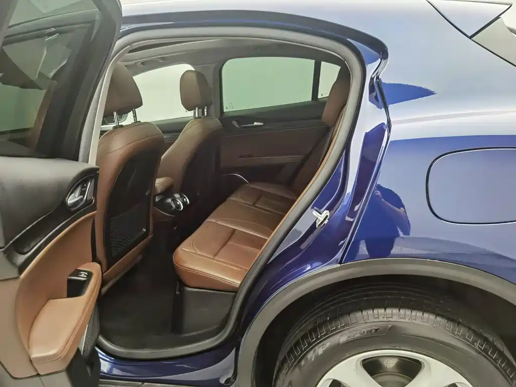 Alfa Romeo Stelvio — миниатюра 15