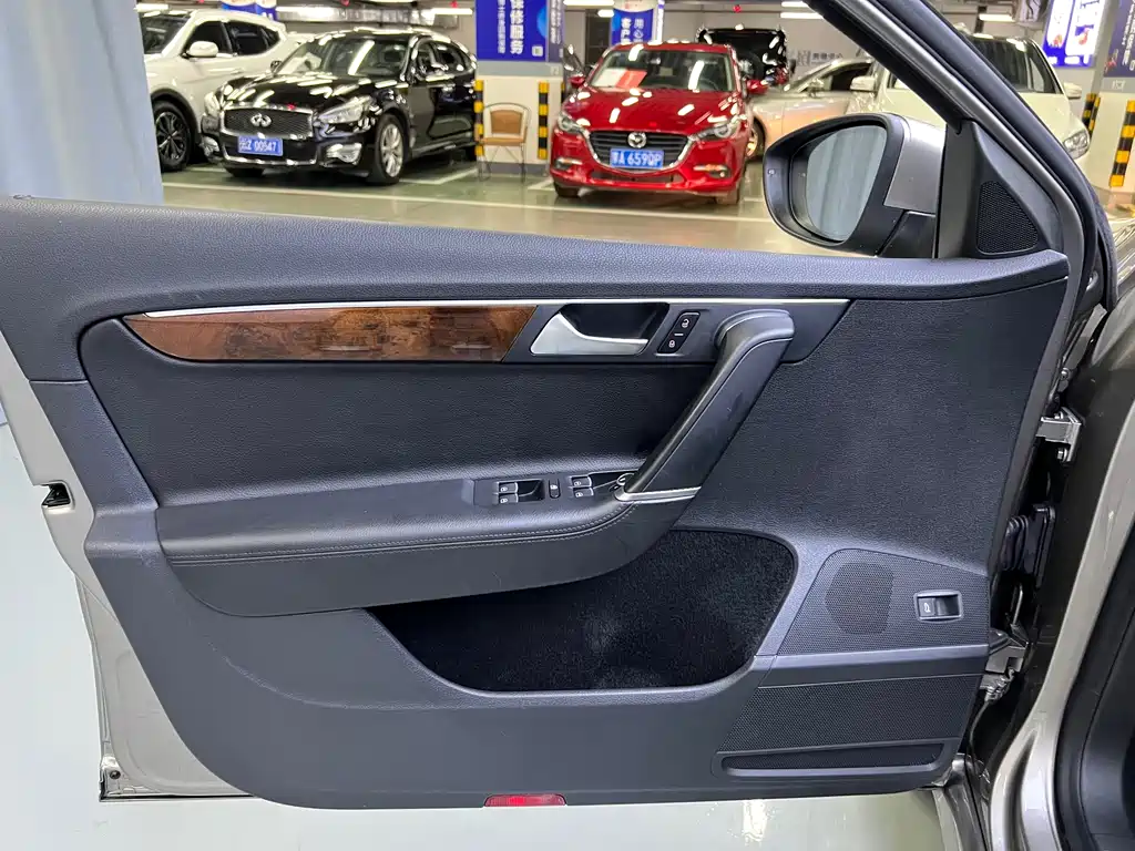 Volkswagen Magotan (Import) — миниатюра 10