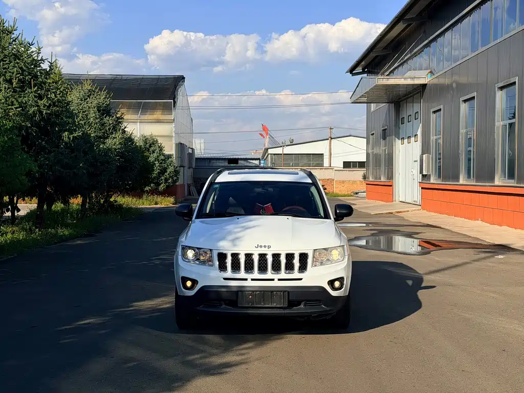 Jeep Compass (Import) — миниатюра 2