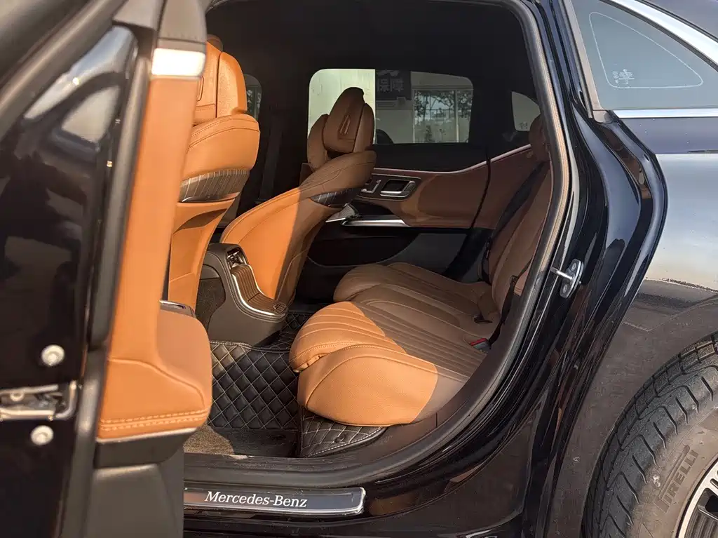 Mercedes-Benz E-Class — миниатюра 11