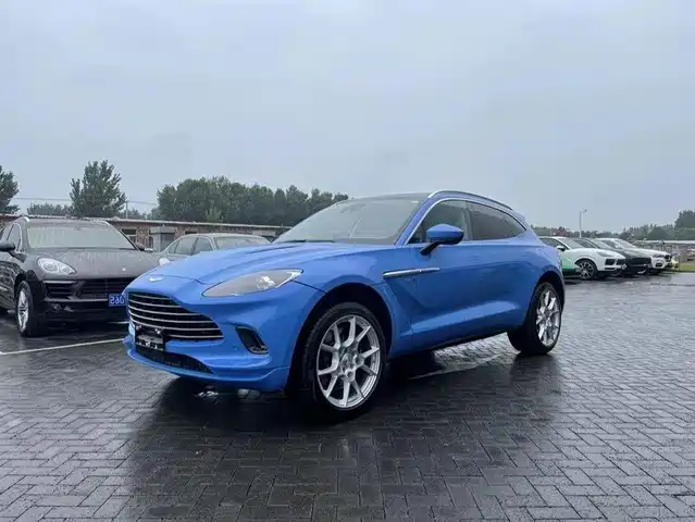 ASTON MARTIN  DBX 2021