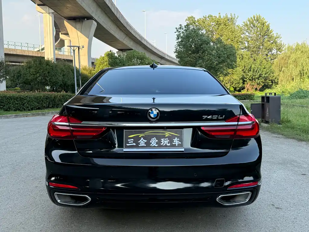 BMW 7 Series — миниатюра 4
