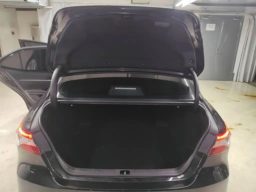 Toyota Camry — миниатюра 19