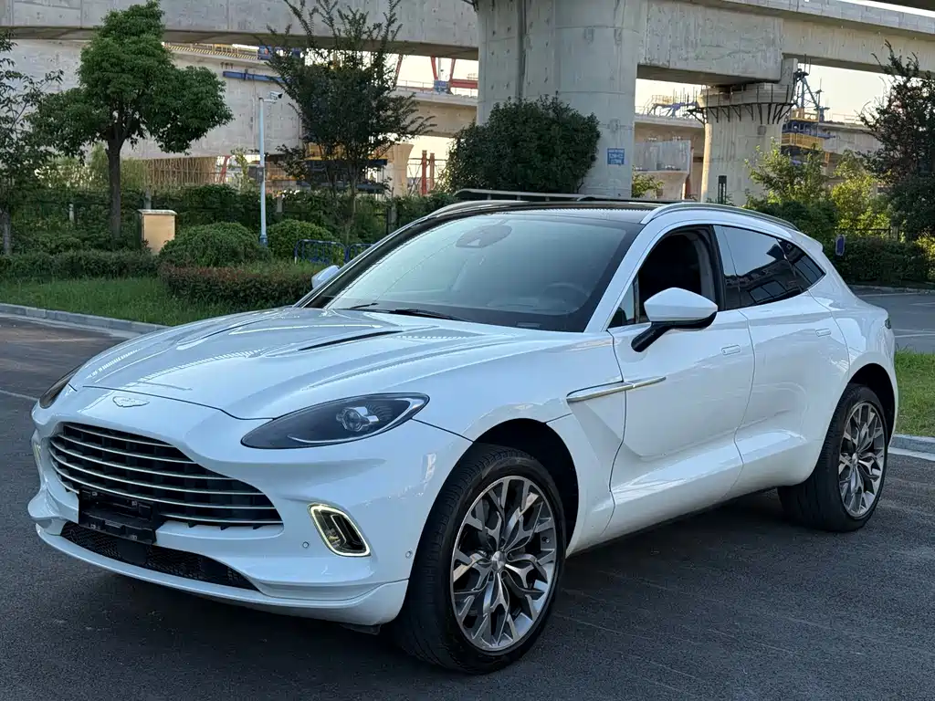 Aston Martin DBX — миниатюра 2