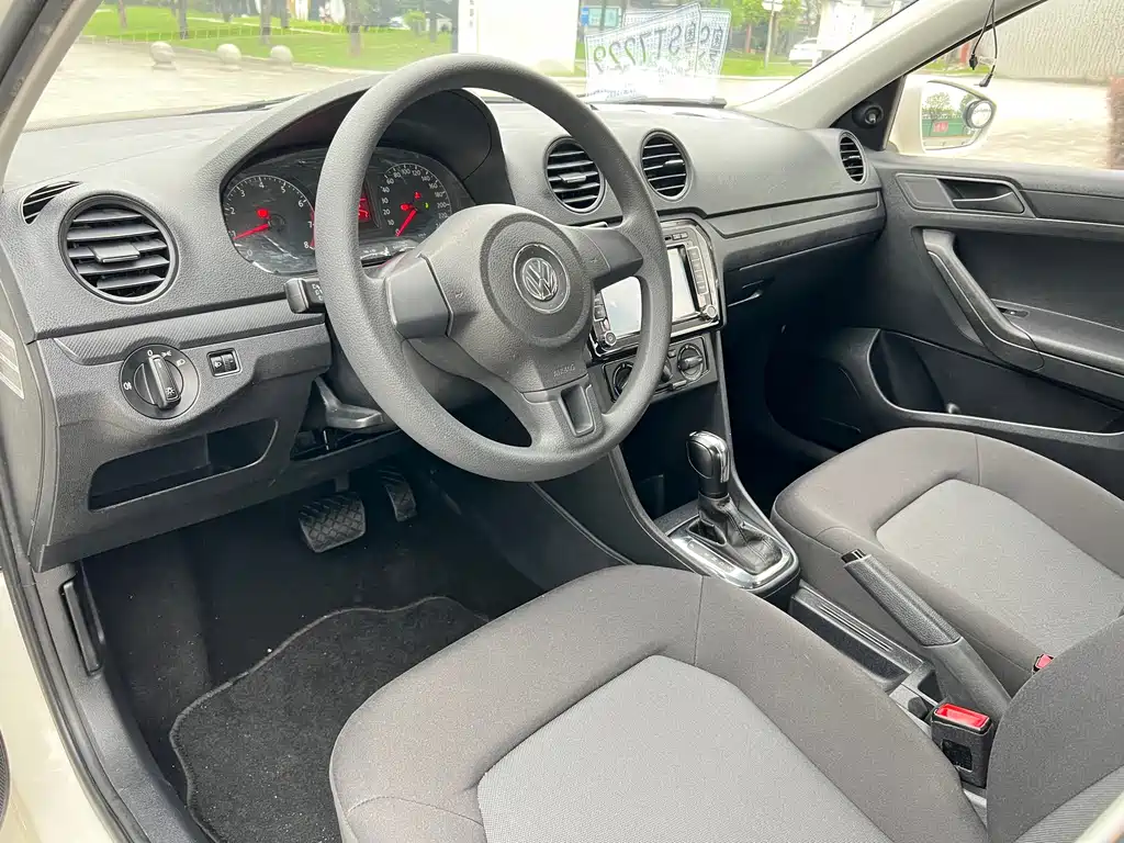 Volkswagen Jetta — миниатюра 9