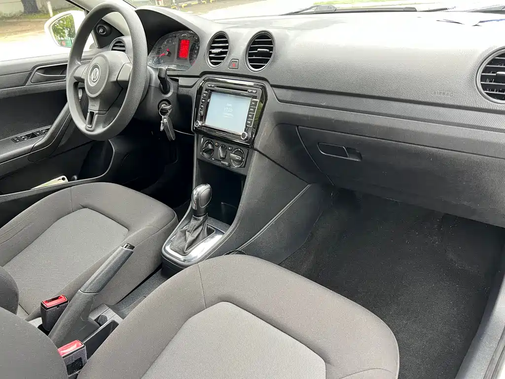 Volkswagen Jetta — миниатюра 13
