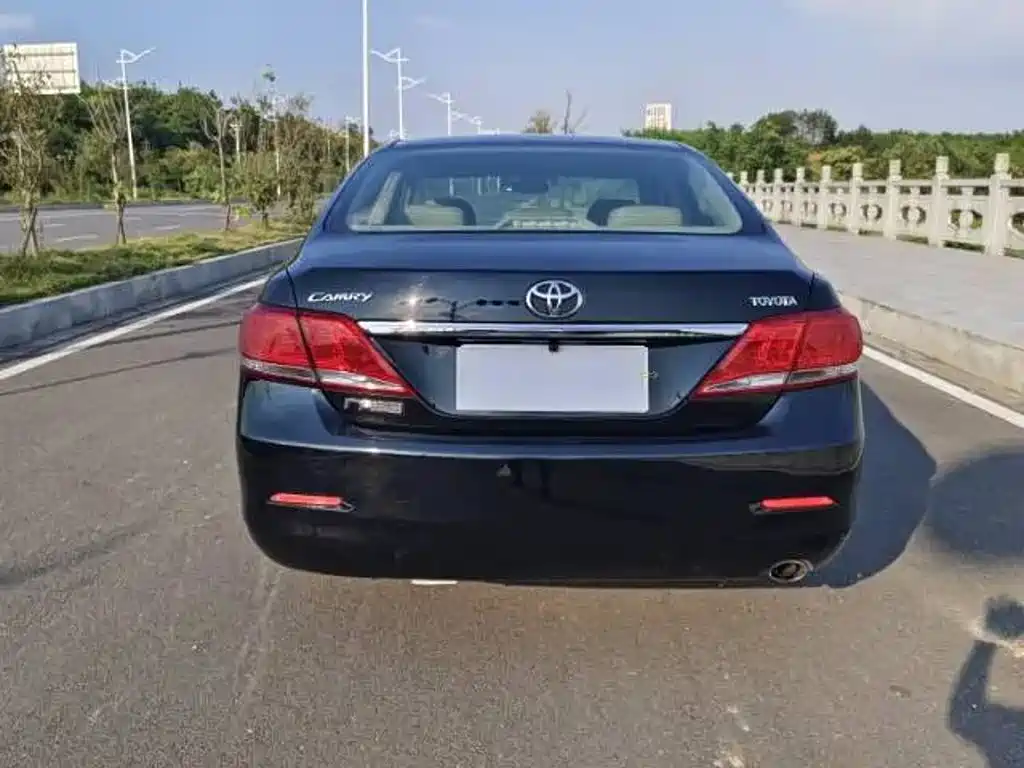 Toyota Camry — миниатюра 8