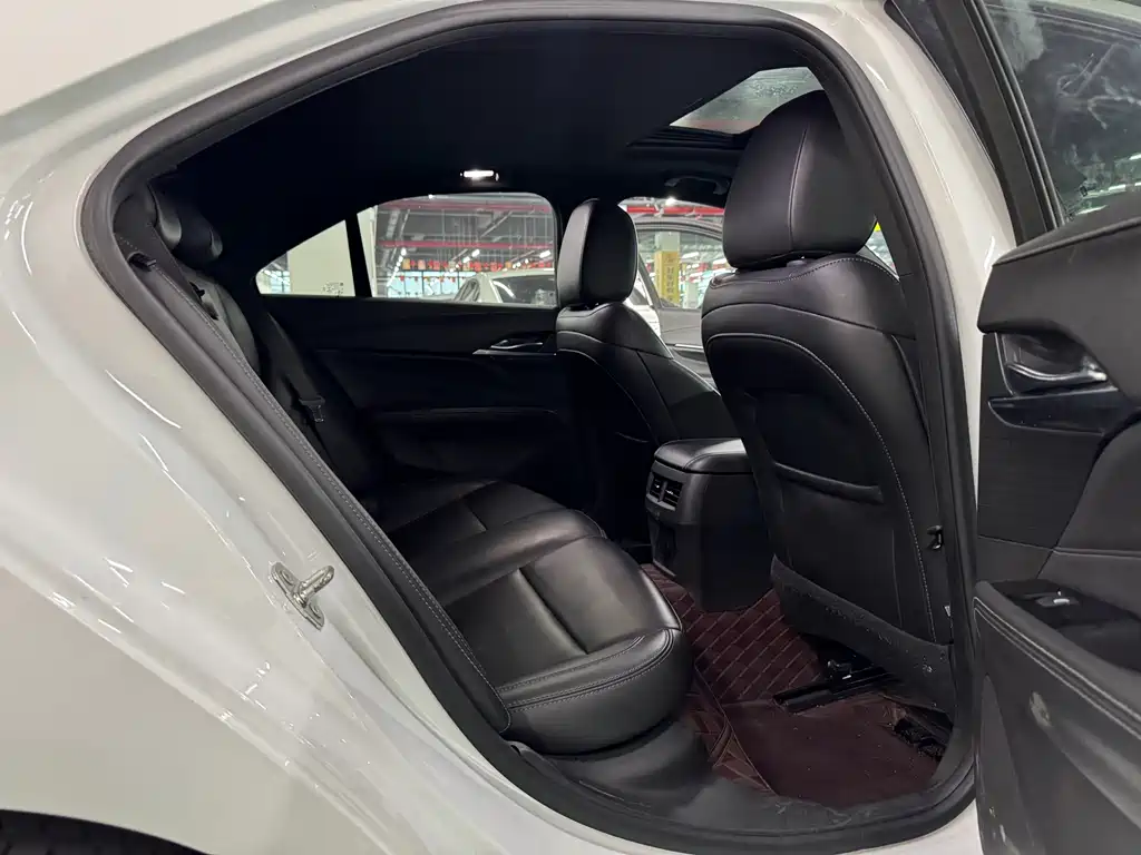 Cadillac CT4 - фото 5