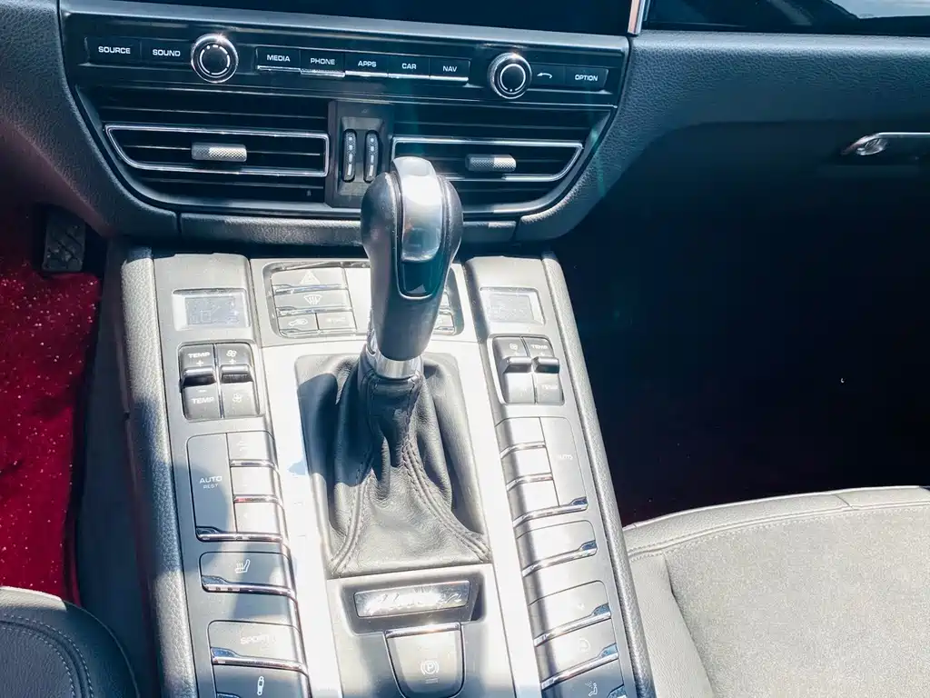 Porsche Macan — миниатюра 13