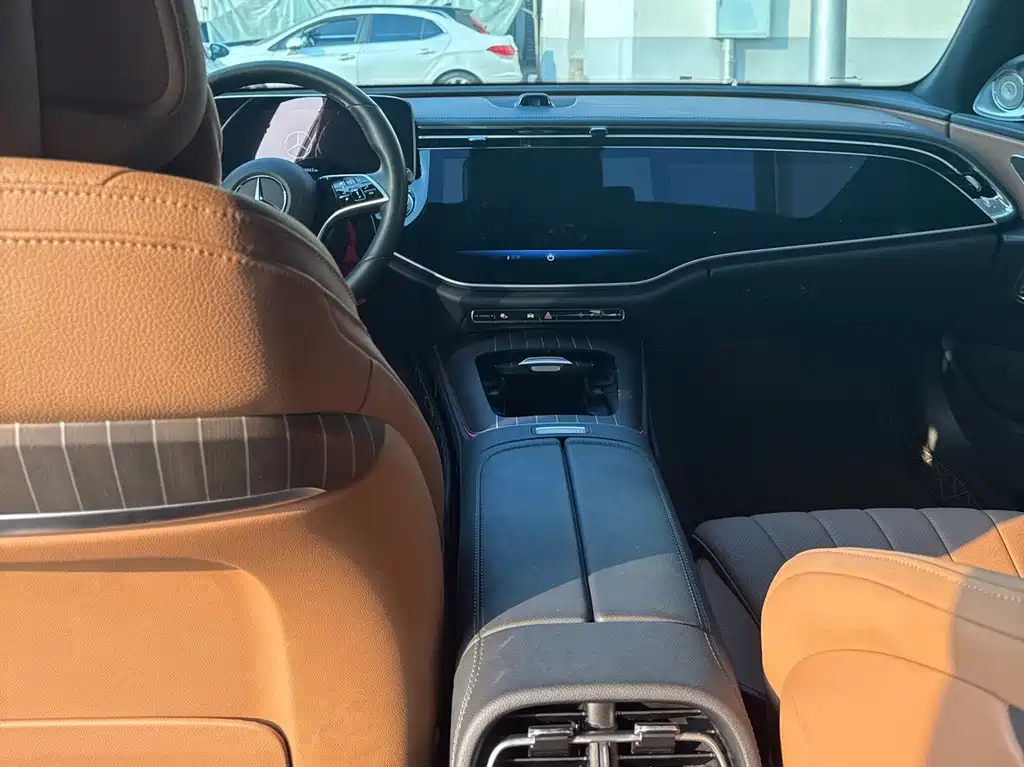 Mercedes-Benz E-Class — миниатюра 10