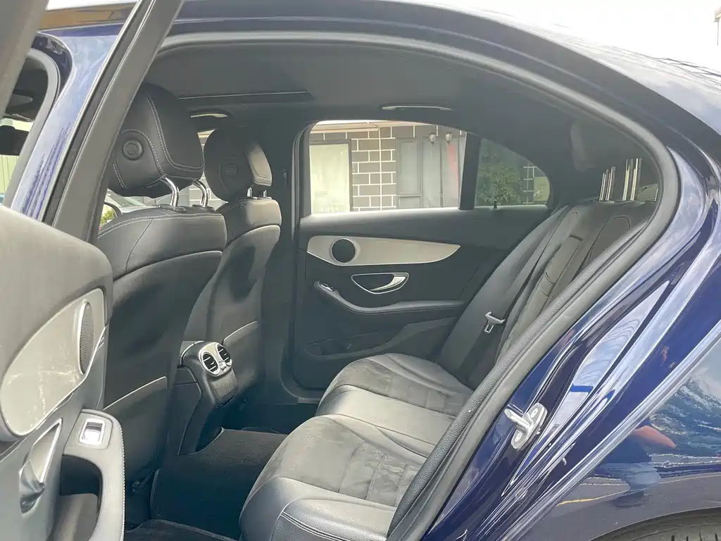 Mercedes-Benz C-Class — миниатюра 12