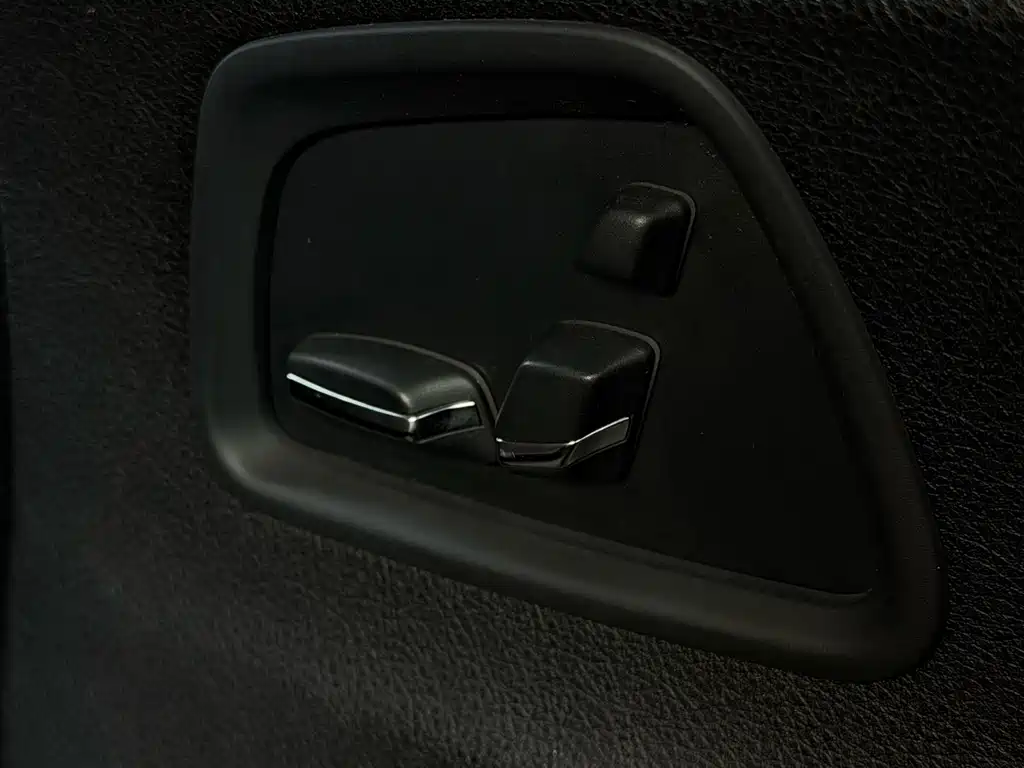 BMW 5 Series — миниатюра 22