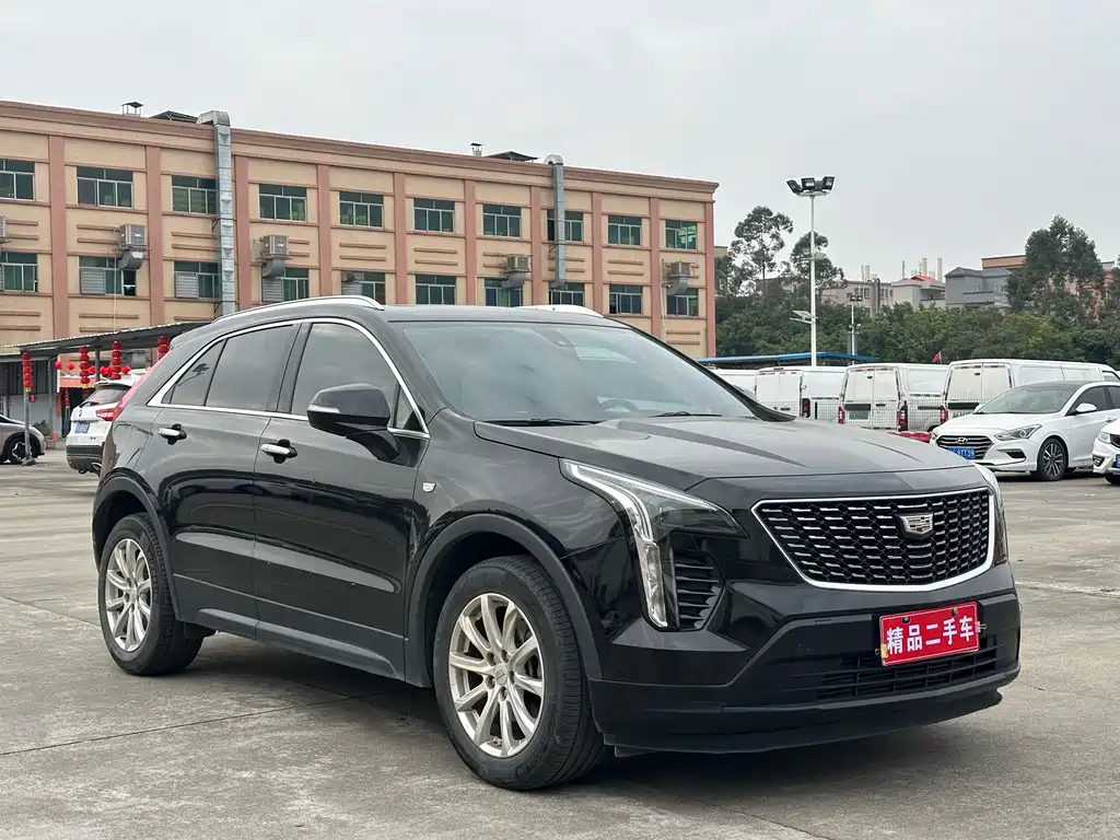 CADILLAC XT4