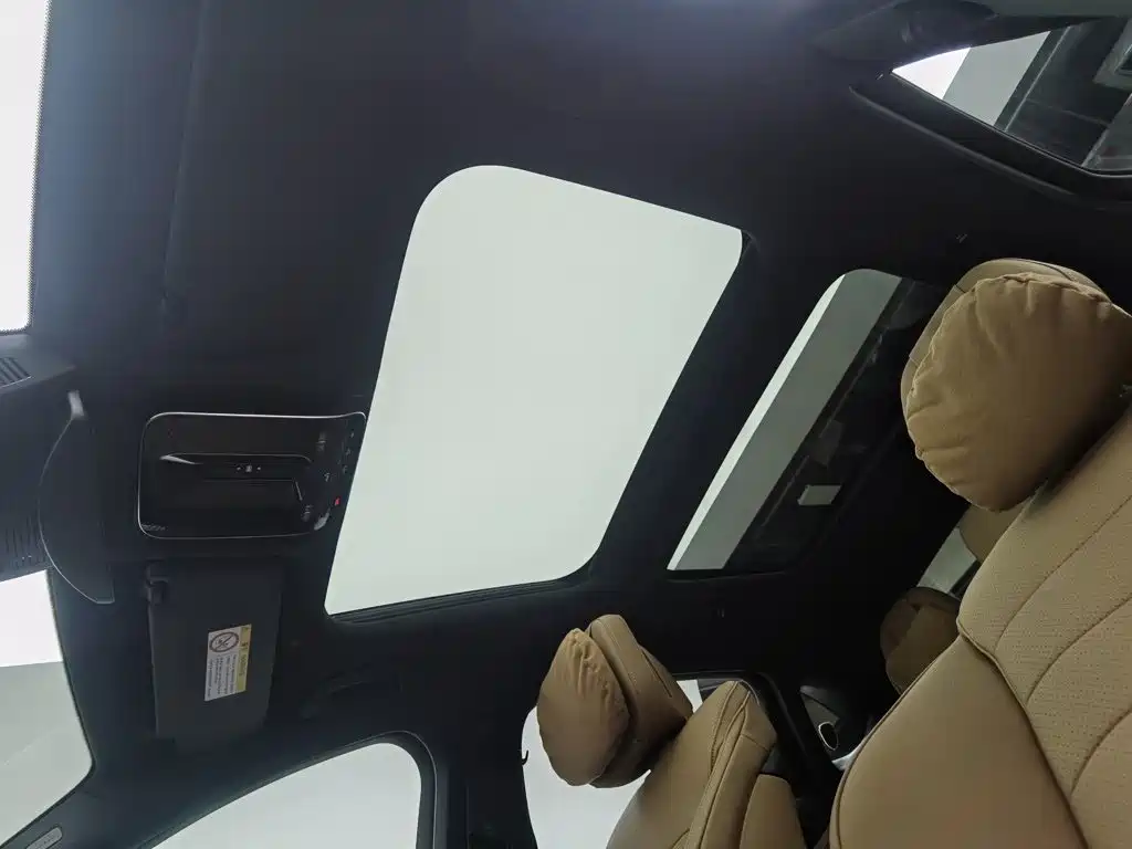 Mercedes-Benz E-Class — миниатюра 14
