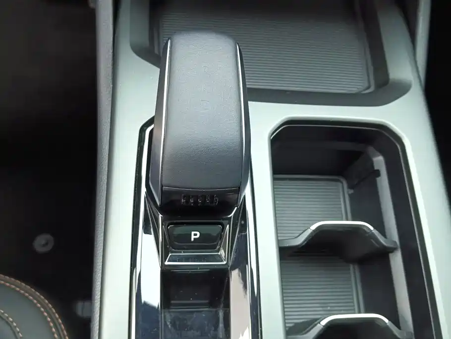 Geely Haoyue L — миниатюра 16