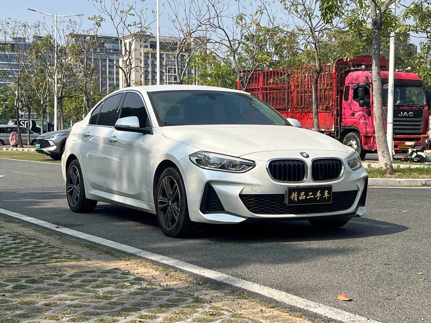 BMW 1 Series 1.5 л 2023 г. Белый, пробег 48300 км