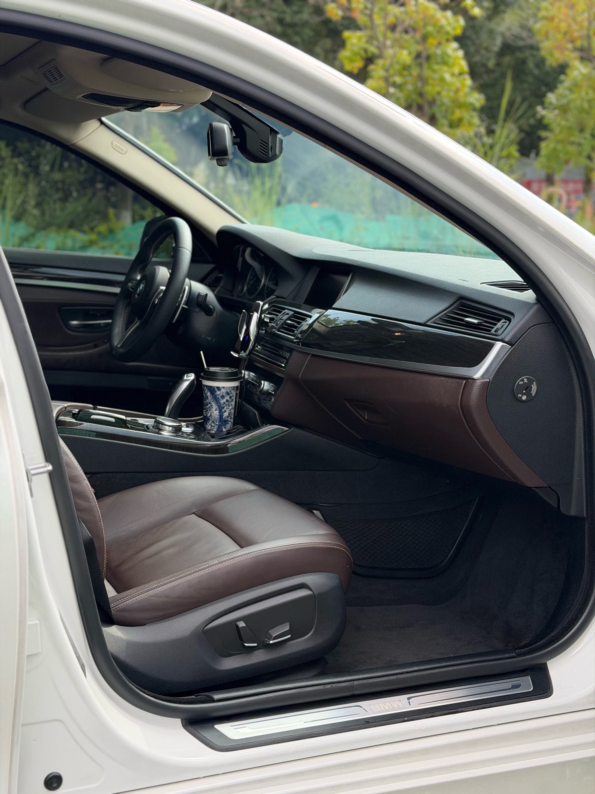 BMW 5 Series — миниатюра 10
