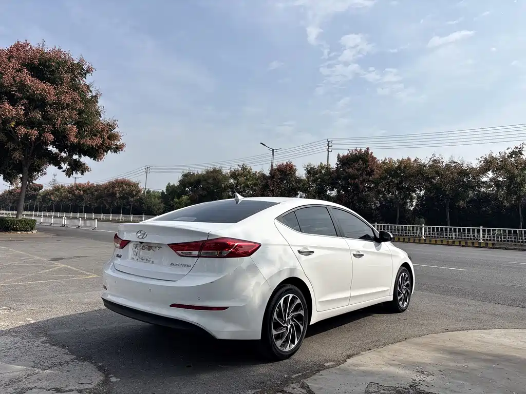 Hyundai Elantra — миниатюра 5