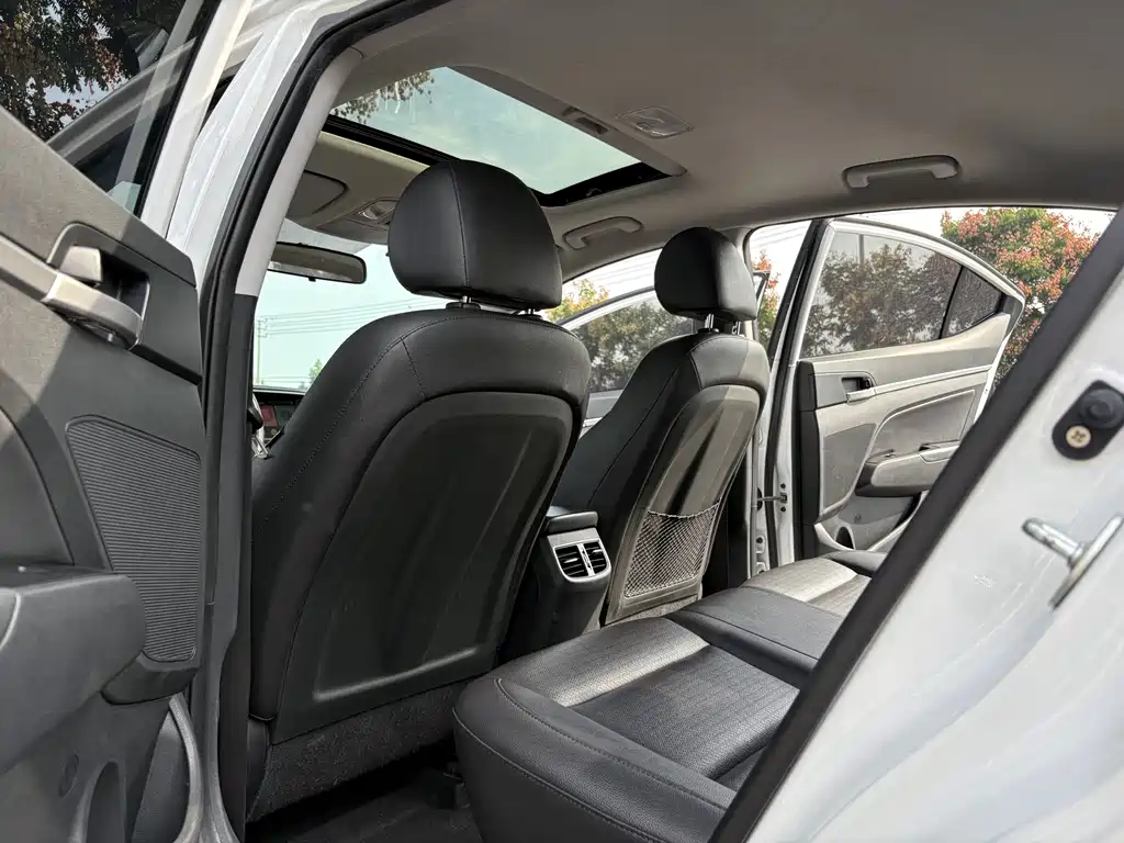 Hyundai Elantra — миниатюра 13