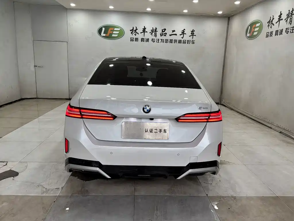 BMW 5 Series — миниатюра 7