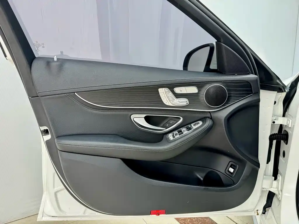 Mercedes-Benz C-Class — миниатюра 7