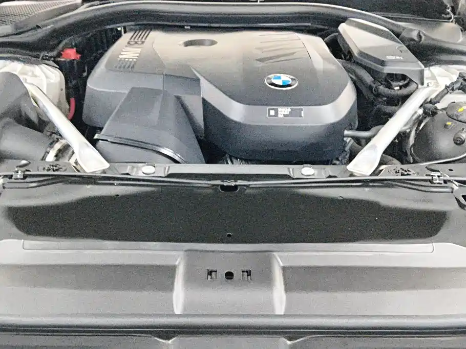 BMW 5 Series — миниатюра 10