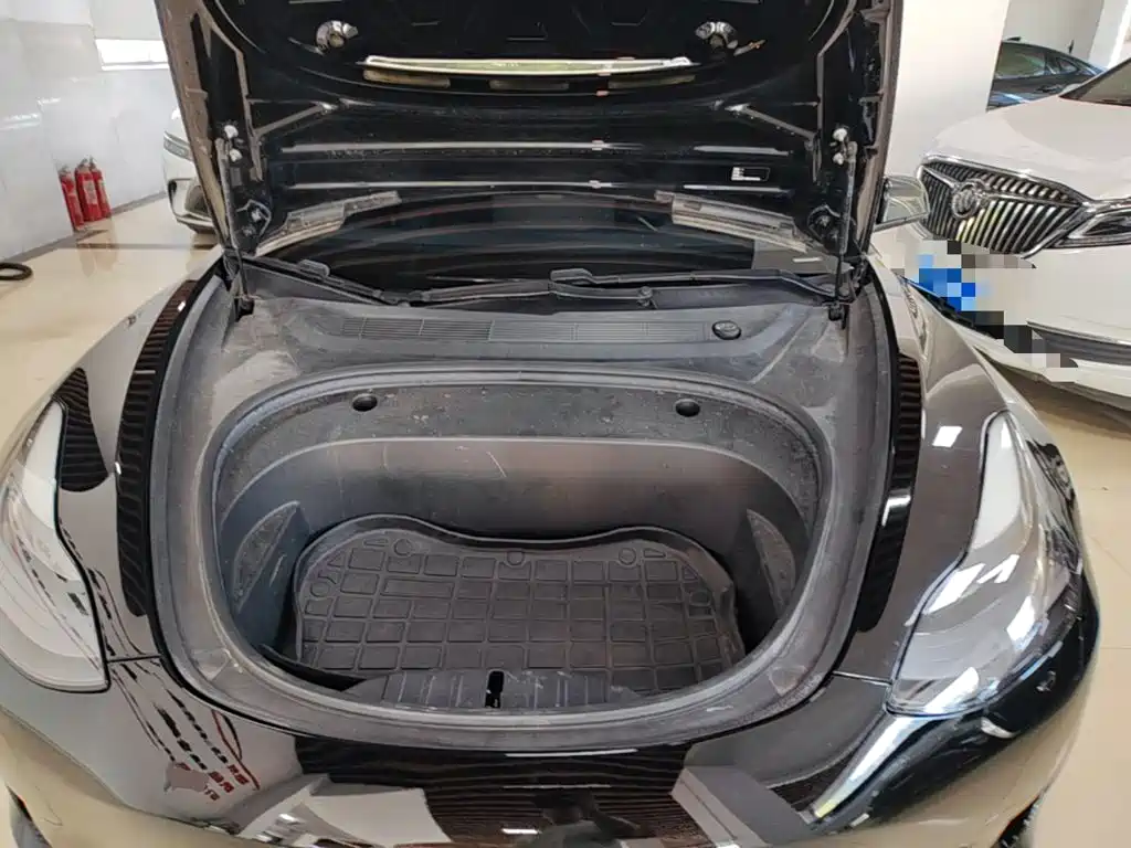 Tesla Model 3 — миниатюра 20