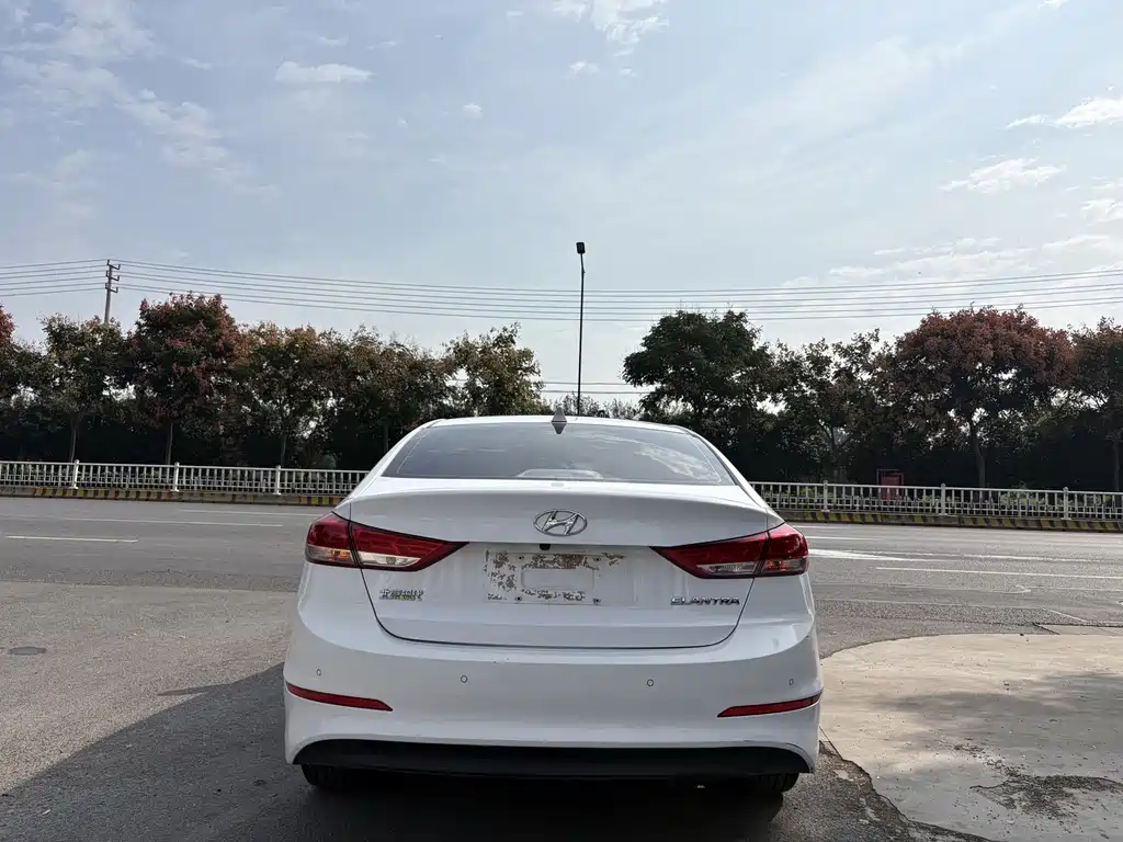 Hyundai Elantra — миниатюра 4