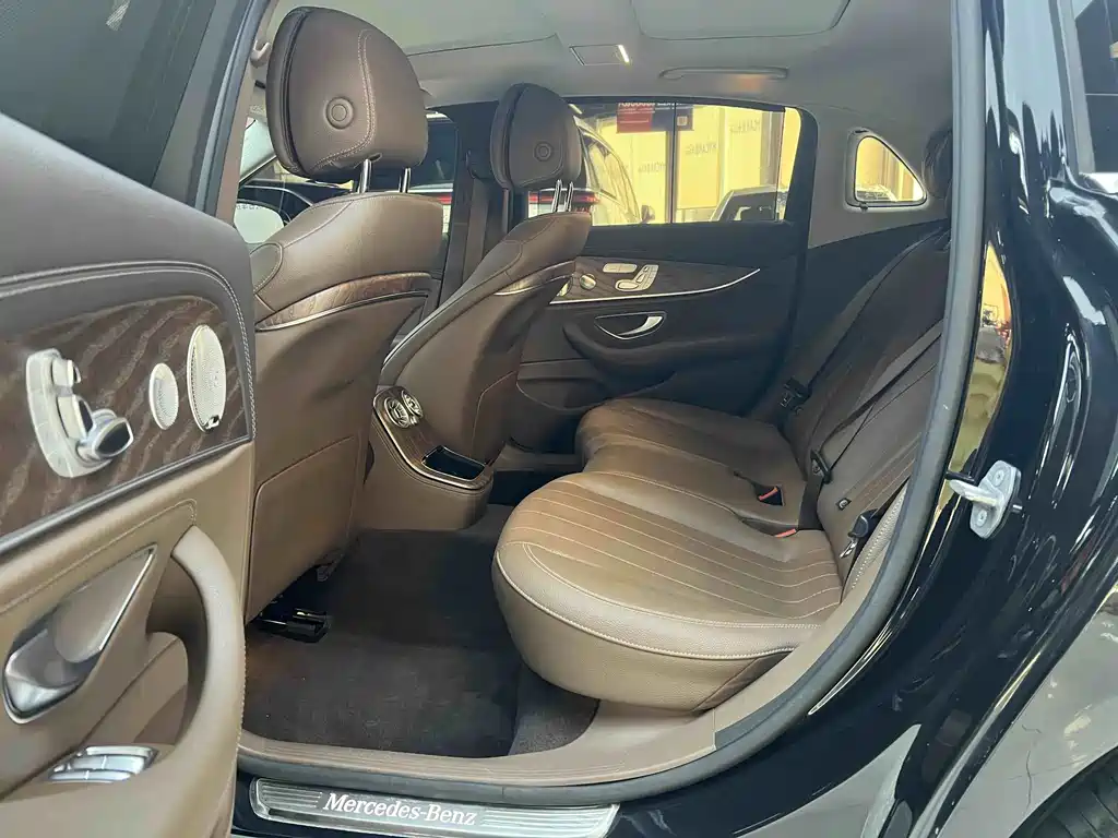 Mercedes-Benz E-Class — миниатюра 5