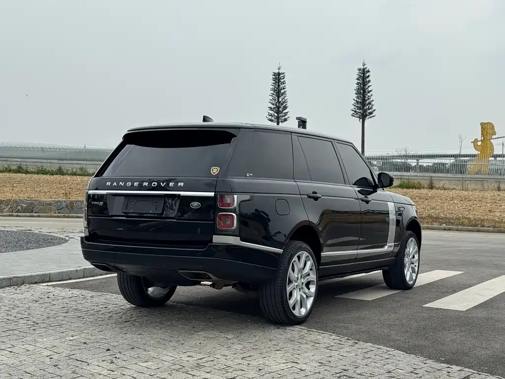 Land Rover Range Rover 2022 3.0 L6 400PS