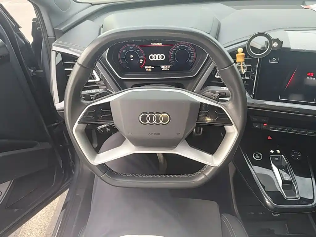 Audi Q4 e-tron — миниатюра 11