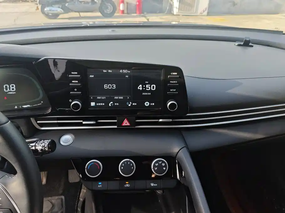 Hyundai Elantra — миниатюра 13
