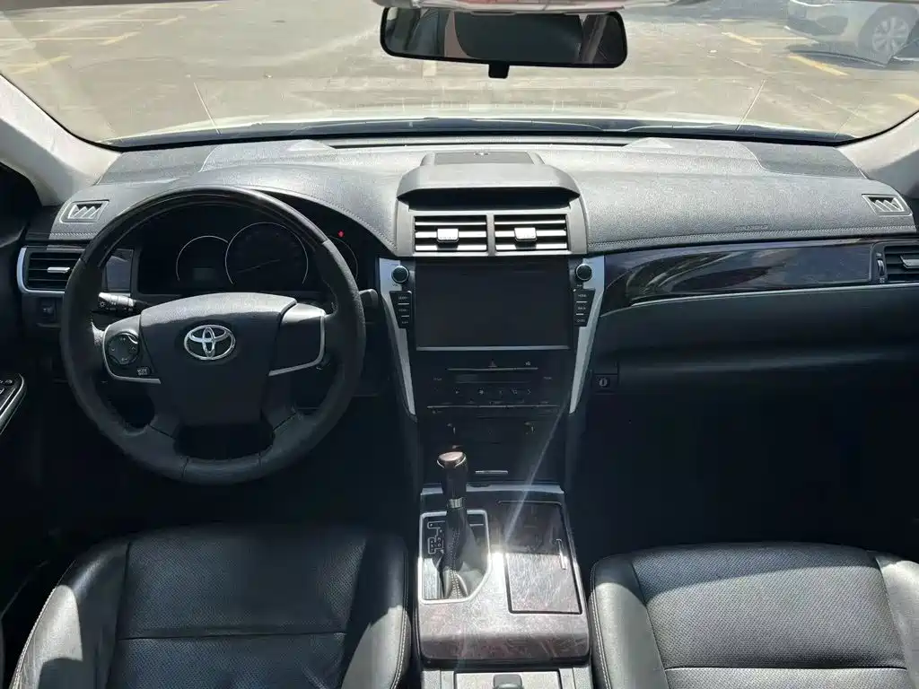 Toyota Camry — миниатюра 5
