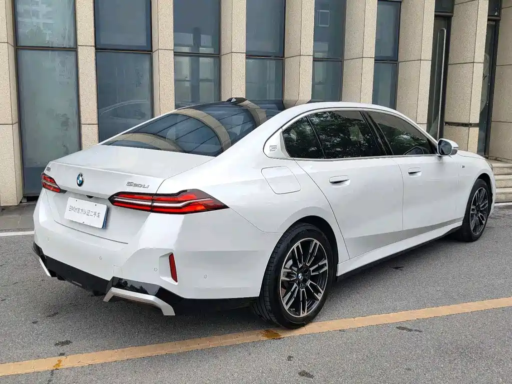 BMW 5 Series — миниатюра 6