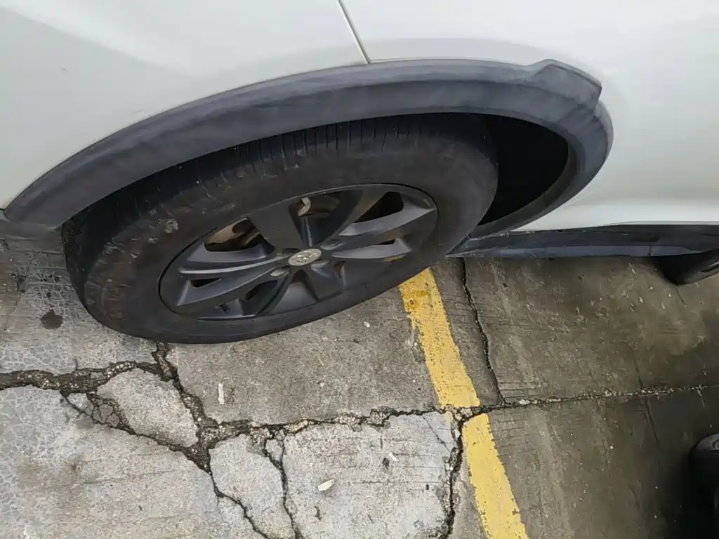BYD Yuan EV — миниатюра 23