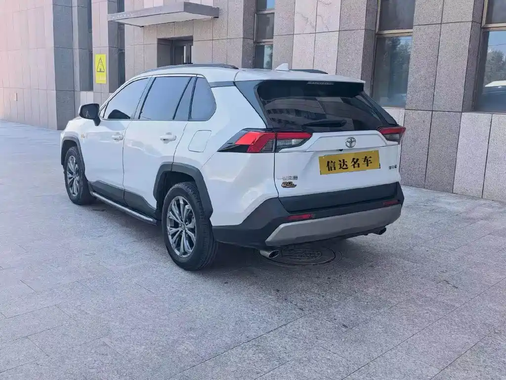 Toyota RAV4 — миниатюра 5