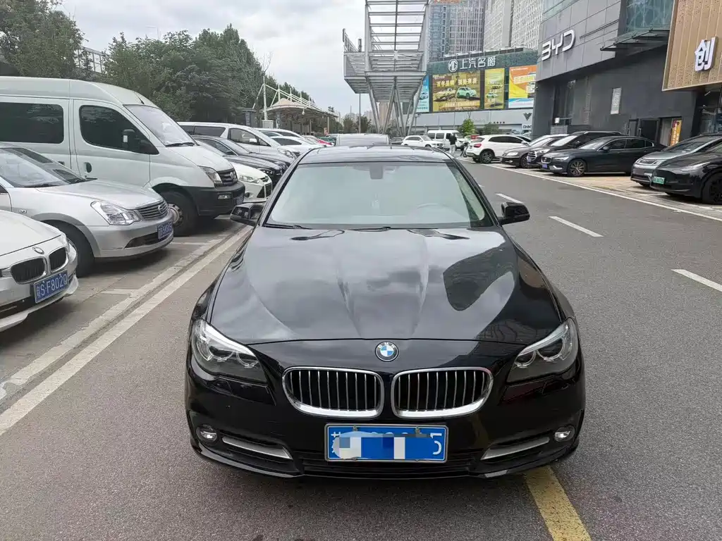 BMW 5 Series — миниатюра 2