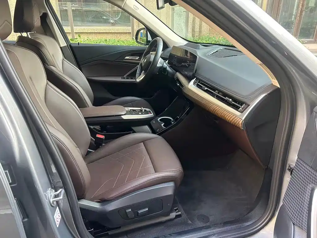 BMW iX1 — миниатюра 7