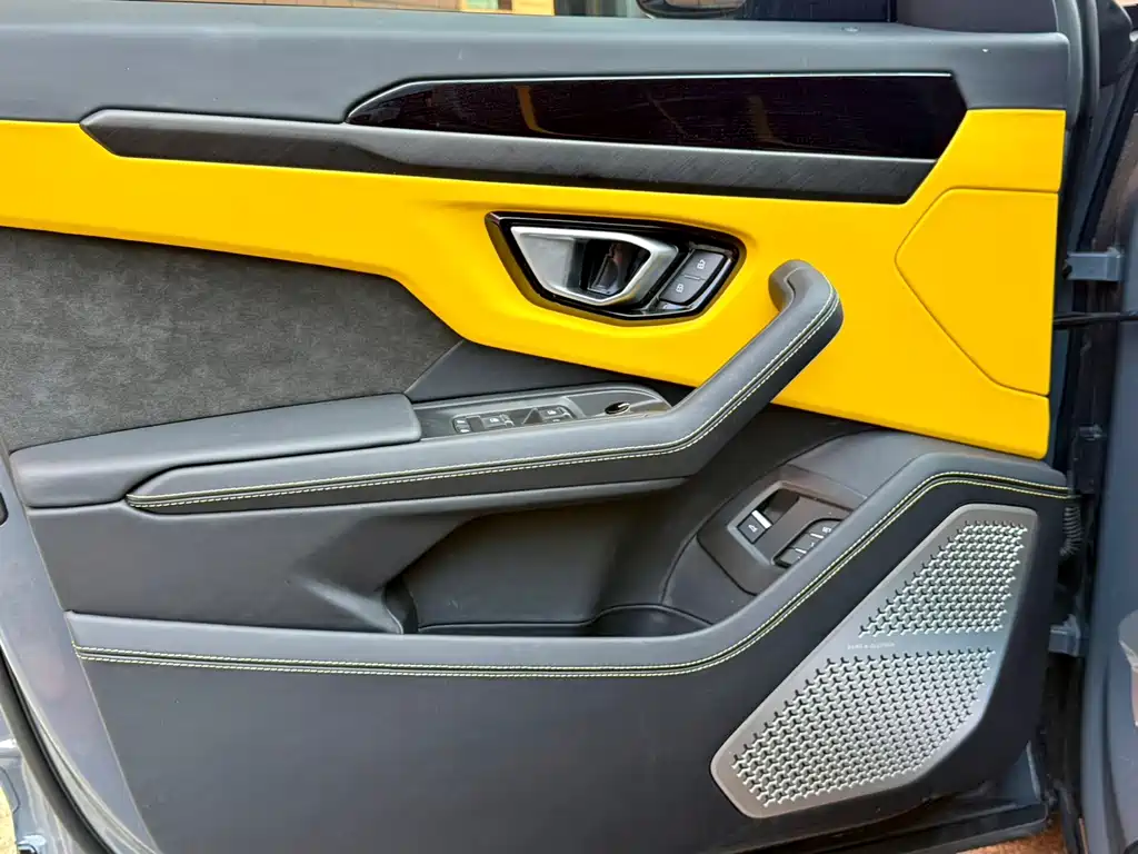 Lamborghini Urus — миниатюра 8